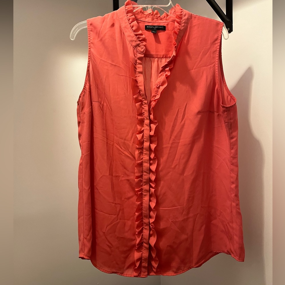 Banana Republic Coral sleeveless blouse w/ ruffle detail - Sz L